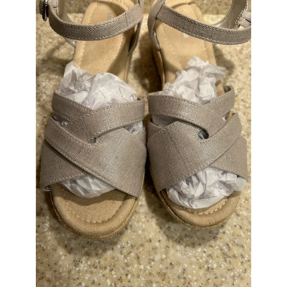 Lands’ End Canvas wedge sandal beige canvas Size 8 - Picture 7 of 8